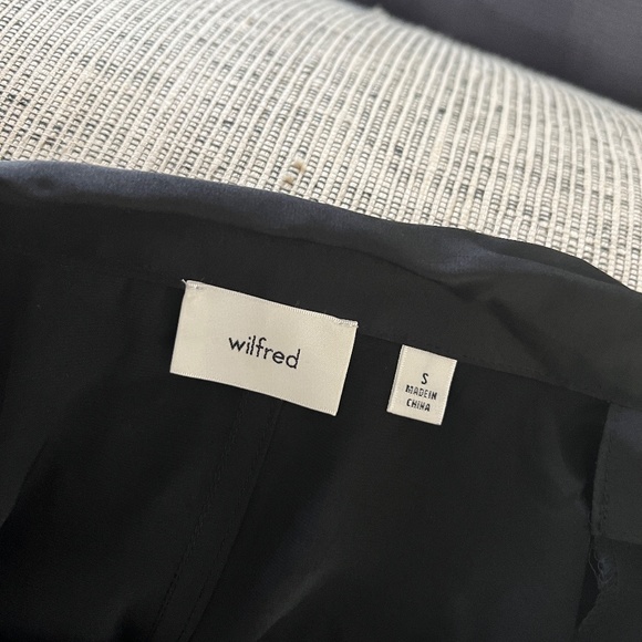 NWT SOLD OUT ARITZIA Wilfred Freeform Shirt Relaxed button-up shirt - Black, S - Picture 6 of 11